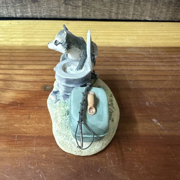 Lowell Davis ‘Coon Capers’ 1988 Scotland Figurine Racoon Stealing Fish - Picture 5 of 7